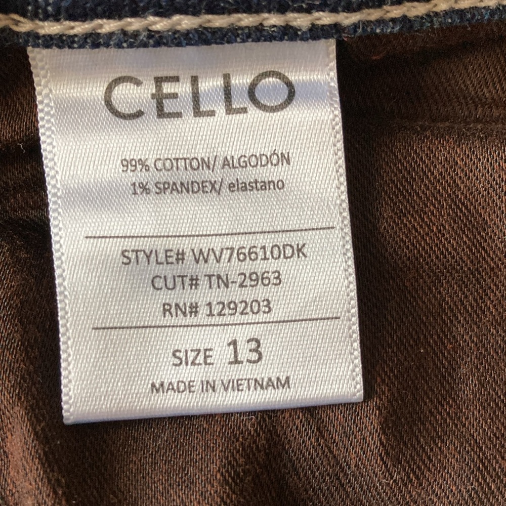 Cello Jeans Distressed Stretch size 13 women’s. - Picture 9 of 10